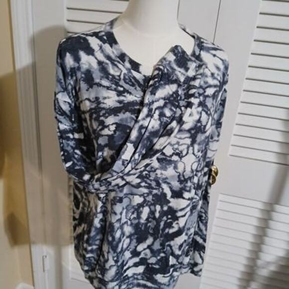 Andrew Marc  Large Navy/White Tie-Dye Women's Long-Sleeved top Easy Care - Picture 4 of 14